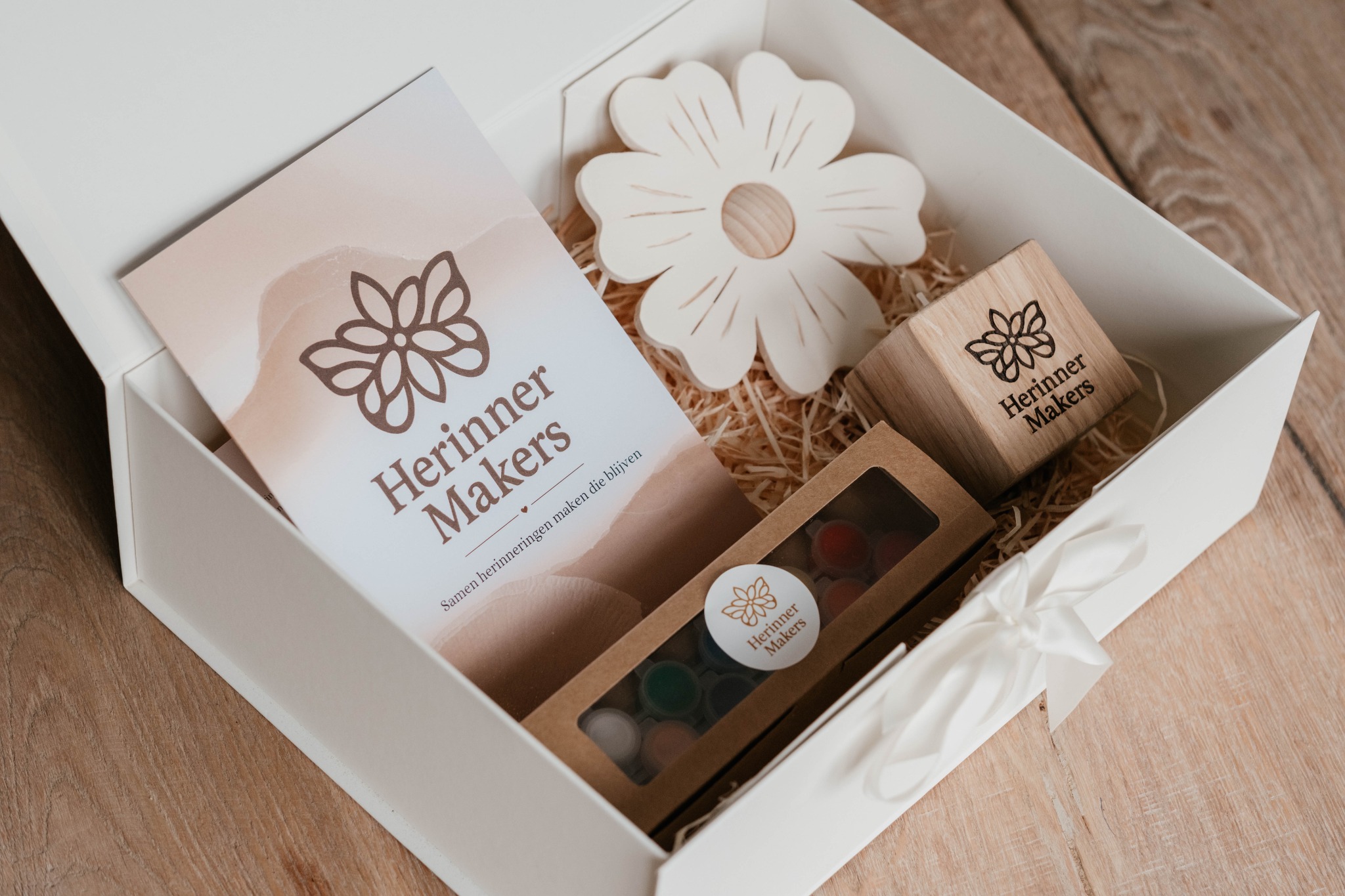 Compleet HerinnerMakers-pakket met houten bloem